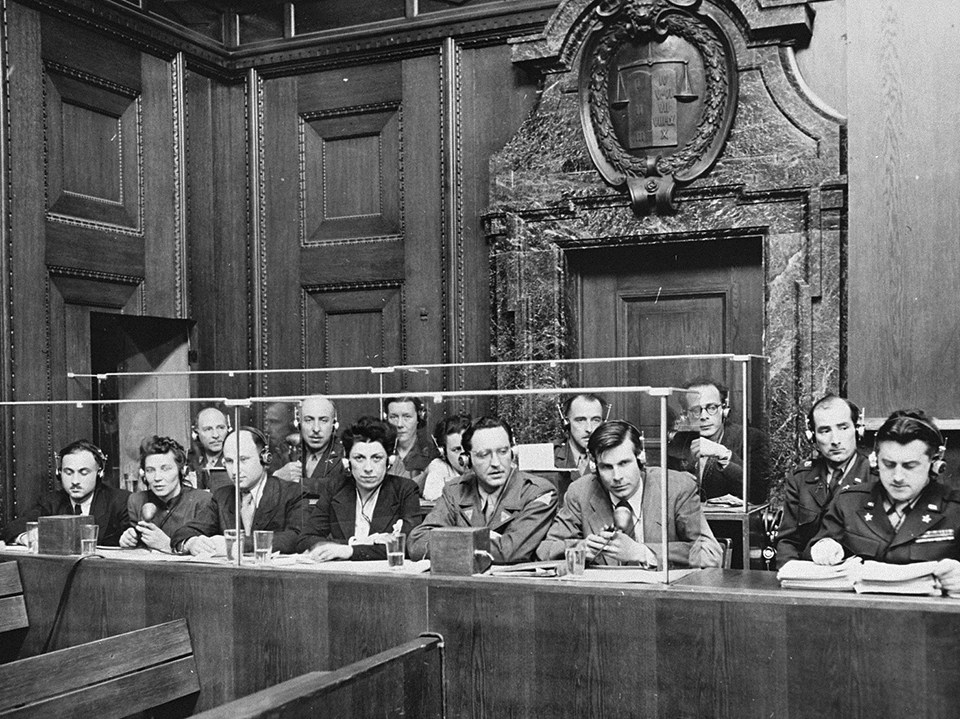Os intérpretes em Nuremberg.